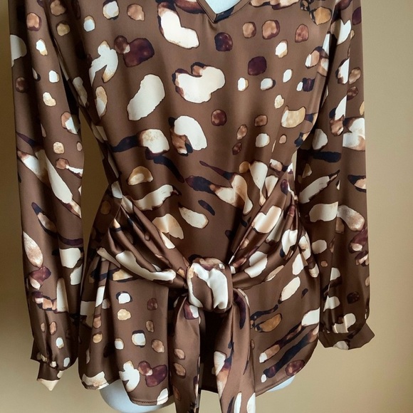 NWT JOSEPH RIBKOFF Satin Animal Print Belted Top Size 10 - Picture 7 of 13